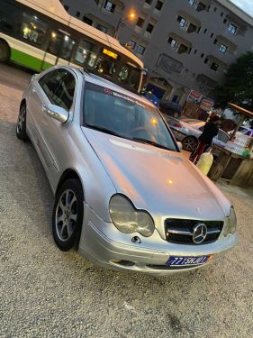 Annonce AUTO.CI : Mercedes 200 Cash rouge