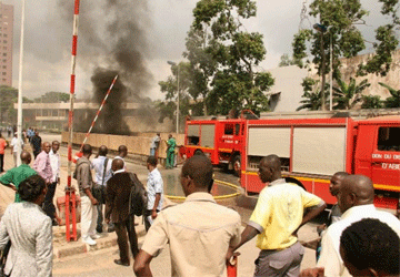 Cote d’Ivoire : Le parking de la tour B en feu !