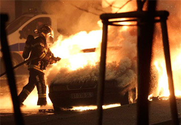 Vidéo - Manuel Valls annonce le chiffre de 1 193 véhicules incendiés à la Saint-Sylvestre