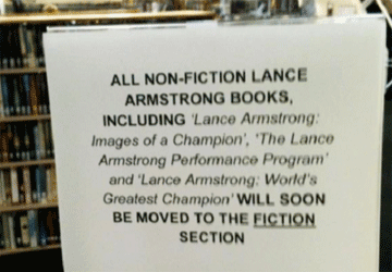 Une bibliothèque range les livres d'Armstrong au rayon fiction