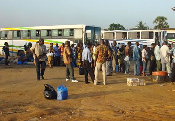 Côte d'Ivoire : Des bus attaqués par des inconnus armés dans l'ouest du pays, 1 mort