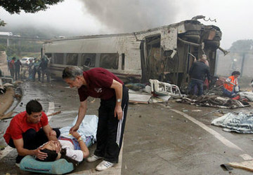 VIDEO. Déraillement d'un train en Espagne: 77 morts, la vitesse mise en cause