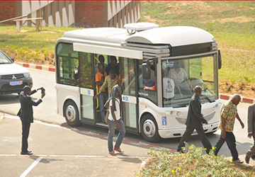 Université de Cocody: des bus électriques à partir d'octobre