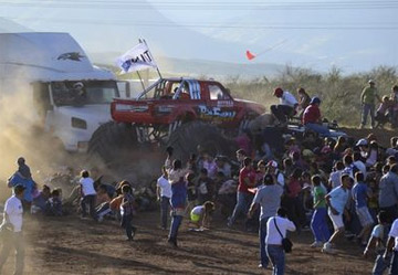 VIDEO. Mexique : un «monster truck» fonce dans la foule, 6 morts et 47 blessés