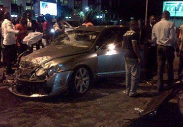 Vidéo - Fally Ipupa échappe à la mort suite à un accident dans sa Bentley