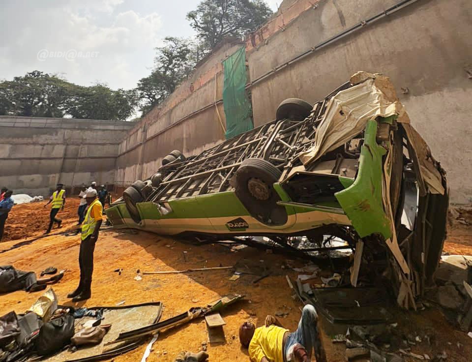 Côte d'Ivoire/ Drame à Abidjan-Plateau : un autobus de la Sotra termine sa course dans un ravin avec ses passagers