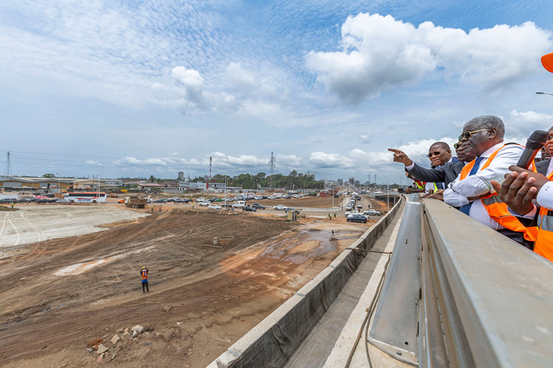 Travaux d'aménagement du Carrefour AKWABA, à Port-Bouët : le chantier est prêt à 99%, annonce le Premier Ministre Robert Beugré Mambé